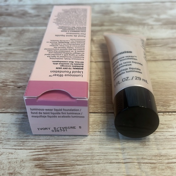 NEW MK Ivory 5 Timewise LUMINOUS-WEAR Liquid Foundation Ivory 5 New in box - Picture 2 of 8